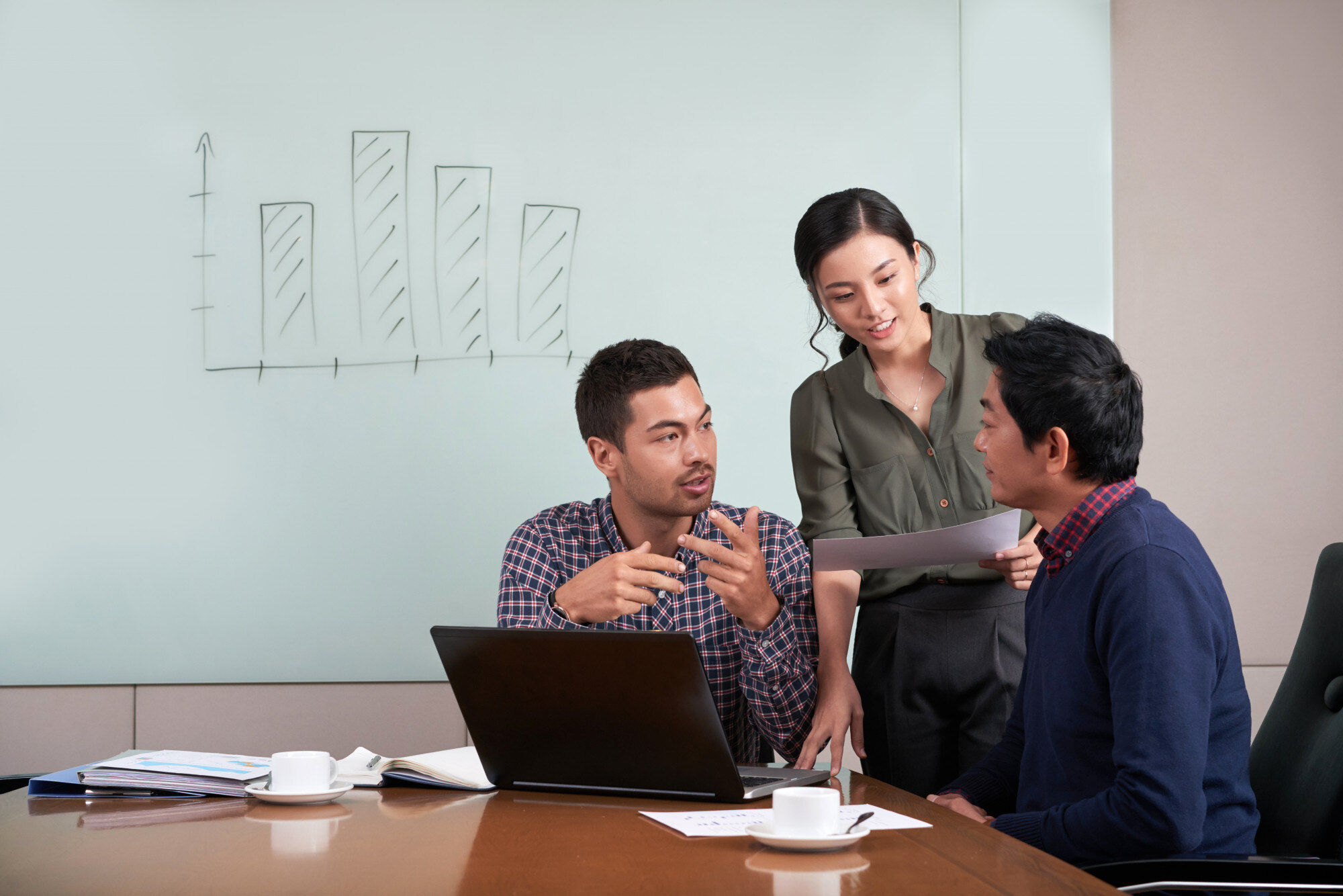 project-team-collaborating-business-analytics
